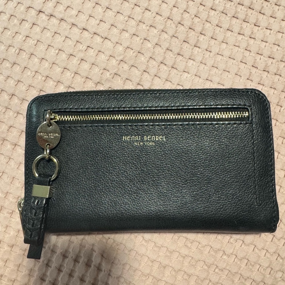 Henri Bendel Black Leather Zip Wallet